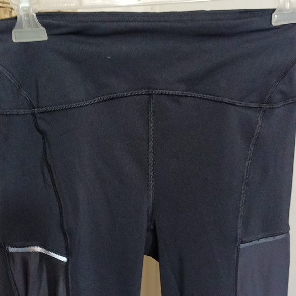 Lululemon 4oz (A68) Lululemon black yoga athletic cropped leggings - Picture 4 of 9
